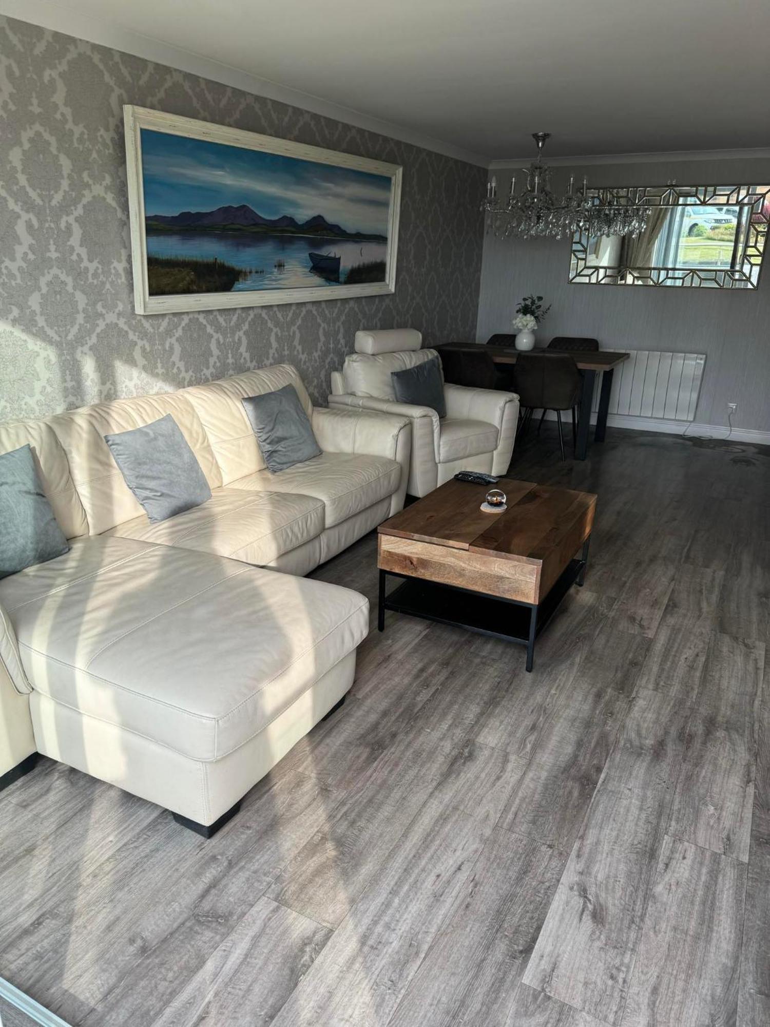 Largs Sea Front, Modern Apartment Ruang foto